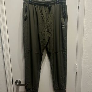 NWT Mens quick drying joggers 2 zipper pockets. XXL